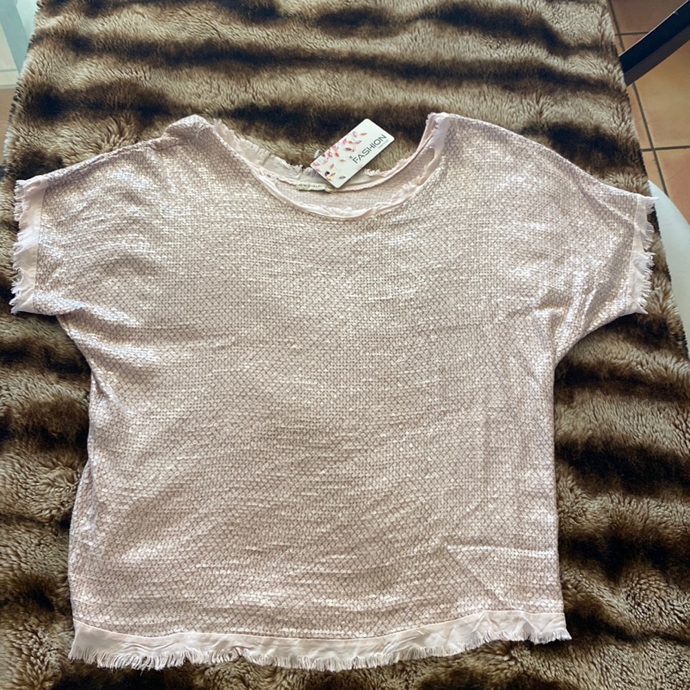 Light pink sequence short sleeve top with fringe bottom.